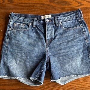 Madewell Raw-Hem Denim Shorts in Washed Blue